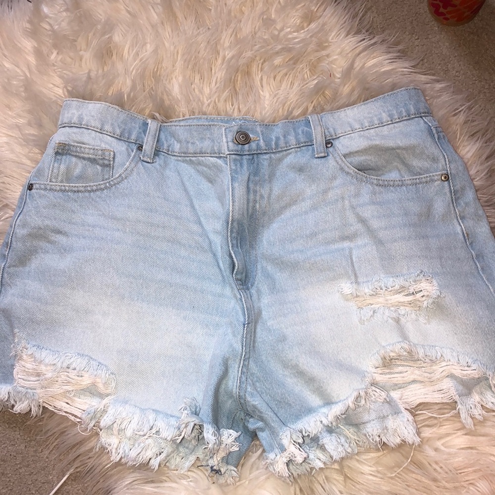 High waisted ripped jean shorts - size 15